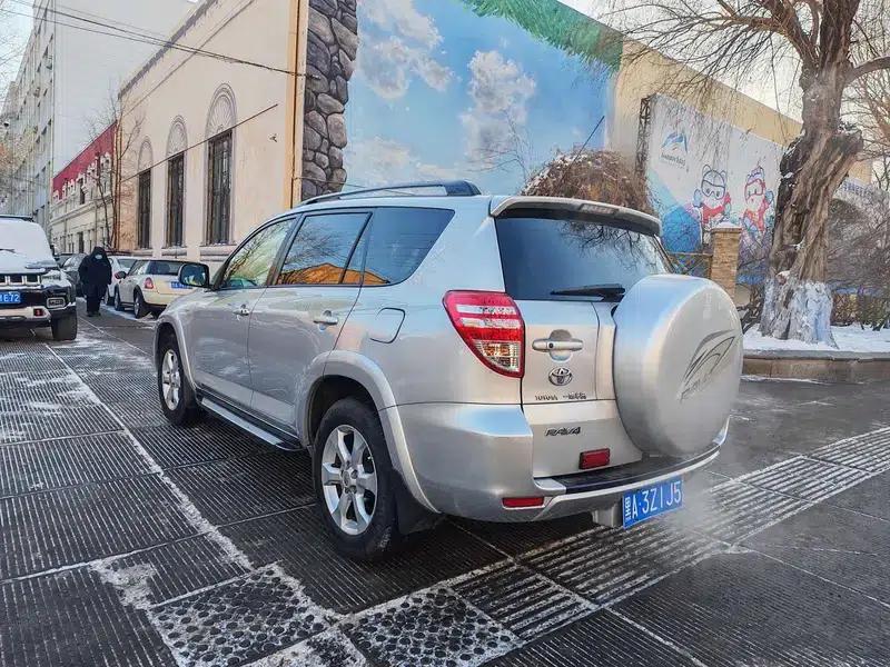 2010 RAV4 2.4L Automatic Luxury Upgrade Edition — миниатюра 4