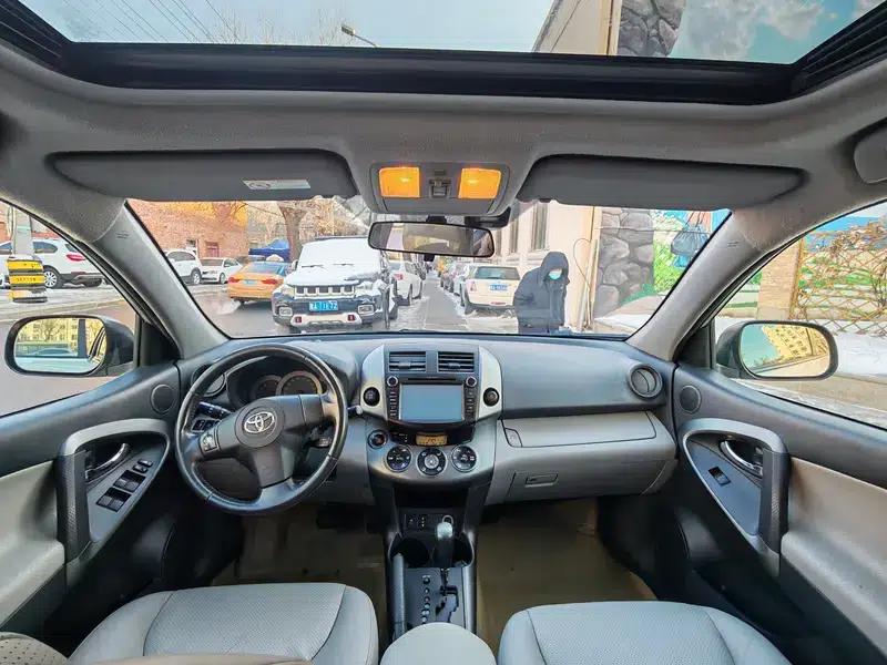 2010 RAV4 2.4L Automatic Luxury Upgrade Edition — миниатюра 7