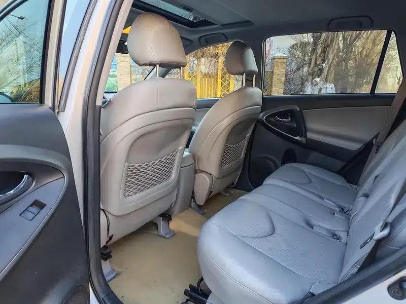 2010 RAV4 2.4L Automatic Luxury Upgrade Edition — миниатюра 9