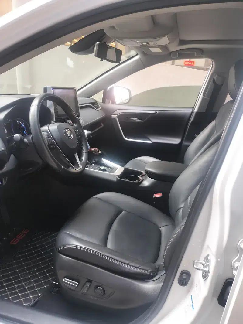 2021 Toyota RAV4 Facelift Hybrid 2.5L CVT AWD Flagship Edition — миниатюра 10