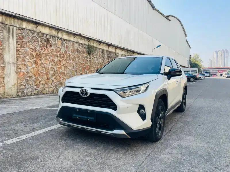 2022 Toyota RAV4 2.0L CVT 4WD Fashion Edition — миниатюра 1