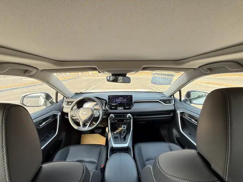 2023 RAV4 2.0L CVT 2WD 20th Anniversary Platinum Edition — миниатюра 13
