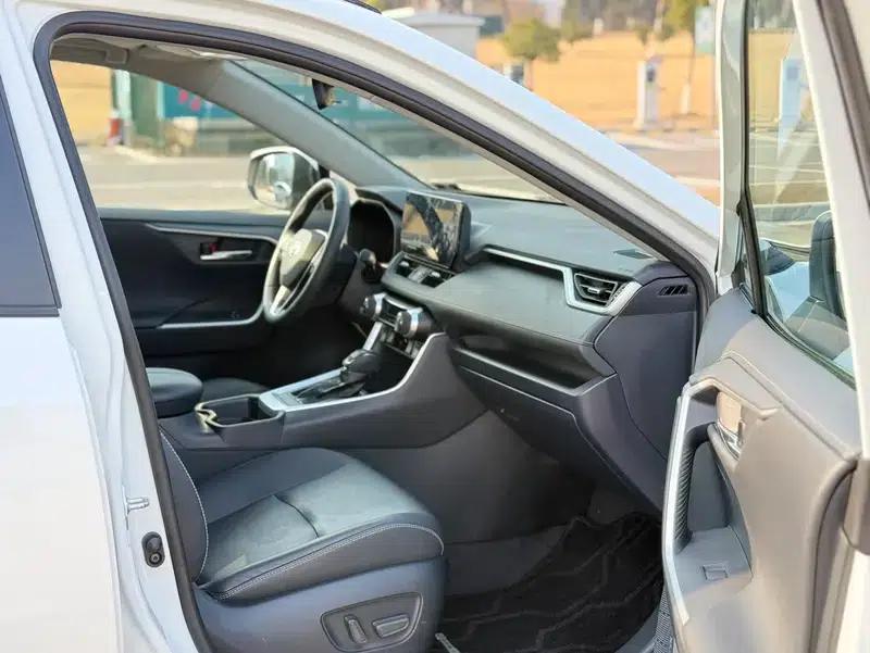 2023 RAV4 2.0L CVT 2WD 20th Anniversary Platinum Edition — миниатюра 15
