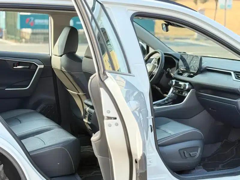 2023 RAV4 2.0L CVT 2WD 20th Anniversary Platinum Edition — миниатюра 19