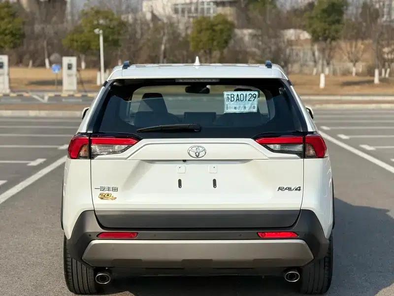 2023 RAV4 2.0L CVT 2WD 20th Anniversary Platinum Edition — миниатюра 5