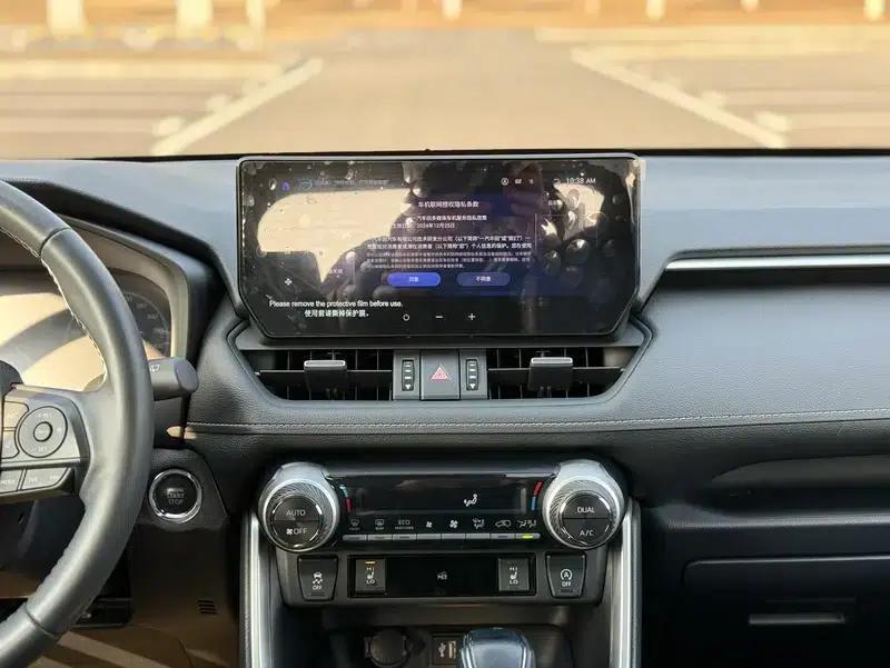 2023 RAV4 2.0L CVT 2WD 20th Anniversary Platinum Edition — миниатюра 8