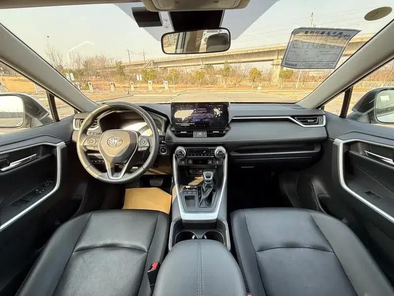 2023 RAV4 2.0L CVT 2WD 20th Anniversary Platinum Edition — миниатюра 9