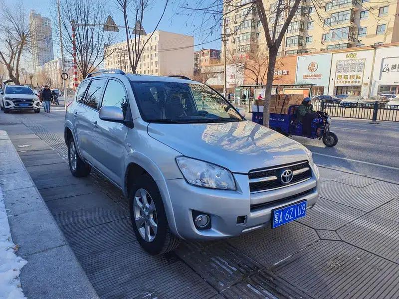 2010 RAV4 2.4L Automatic Luxury Upgrade Edition — миниатюра 3