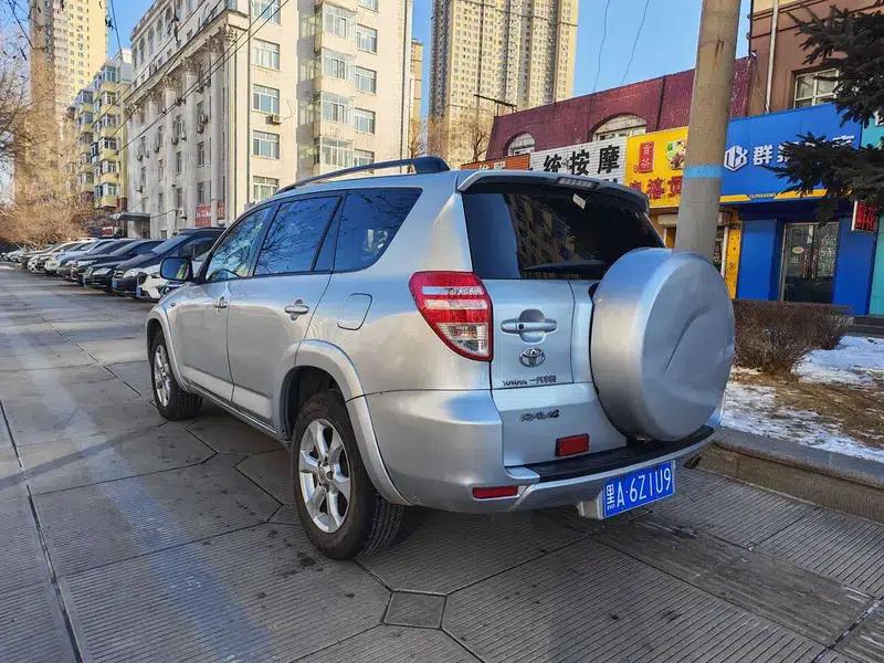 2010 RAV4 2.4L Automatic Luxury Upgrade Edition — миниатюра 4