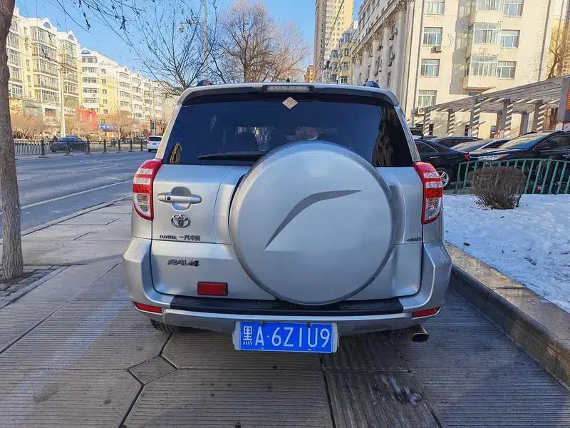 2010 RAV4 2.4L Automatic Luxury Upgrade Edition — миниатюра 5