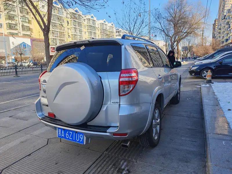 2010 RAV4 2.4L Automatic Luxury Upgrade Edition — миниатюра 6