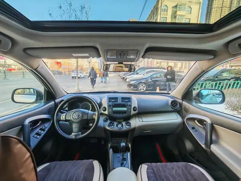 2010 RAV4 2.4L Automatic Luxury Upgrade Edition — миниатюра 7