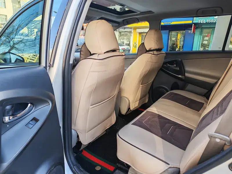 2010 RAV4 2.4L Automatic Luxury Upgrade Edition — миниатюра 9