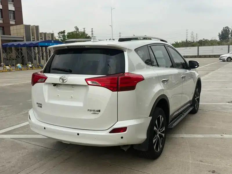 2015 RAV4 2.5L Automatic 4WD Elite Edition — миниатюра 6