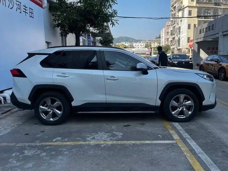 RAV4 2020 2.0L CVT 2WD Fashion Plus Edition — миниатюра 8