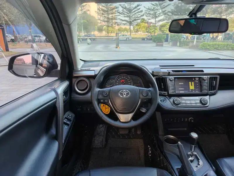 2015 RAV4 2.5L Automatic 4WD Luxury Edition — миниатюра 13