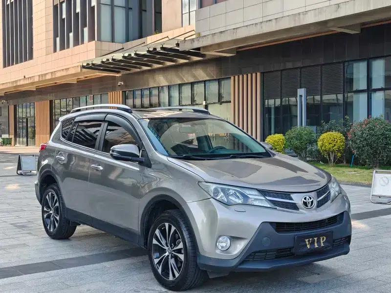 2015 RAV4 2.5L Automatic 4WD Luxury Edition — миниатюра 3