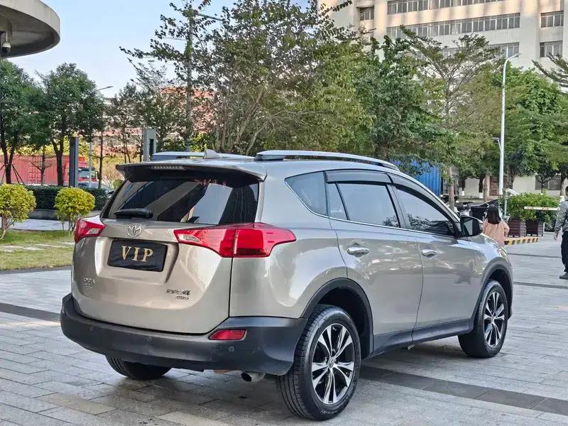 2015 RAV4 2.5L Automatic 4WD Luxury Edition — миниатюра 6
