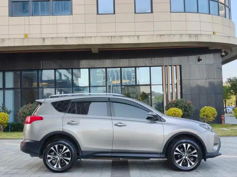 2015 RAV4 2.5L Automatic 4WD Luxury Edition — миниатюра 7