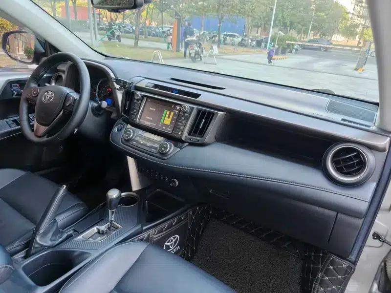 2015 RAV4 2.5L Automatic 4WD Luxury Edition — миниатюра 9