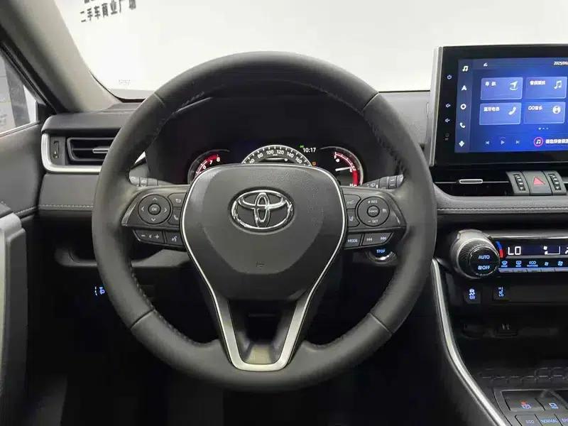 2023 RAV4 2.0L CVT 2WD Fashion Edition — миниатюра 12