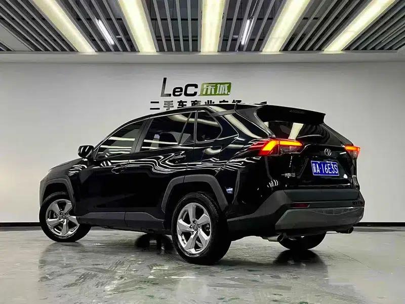 2023 RAV4 2.0L CVT 2WD Fashion Edition — миниатюра 4