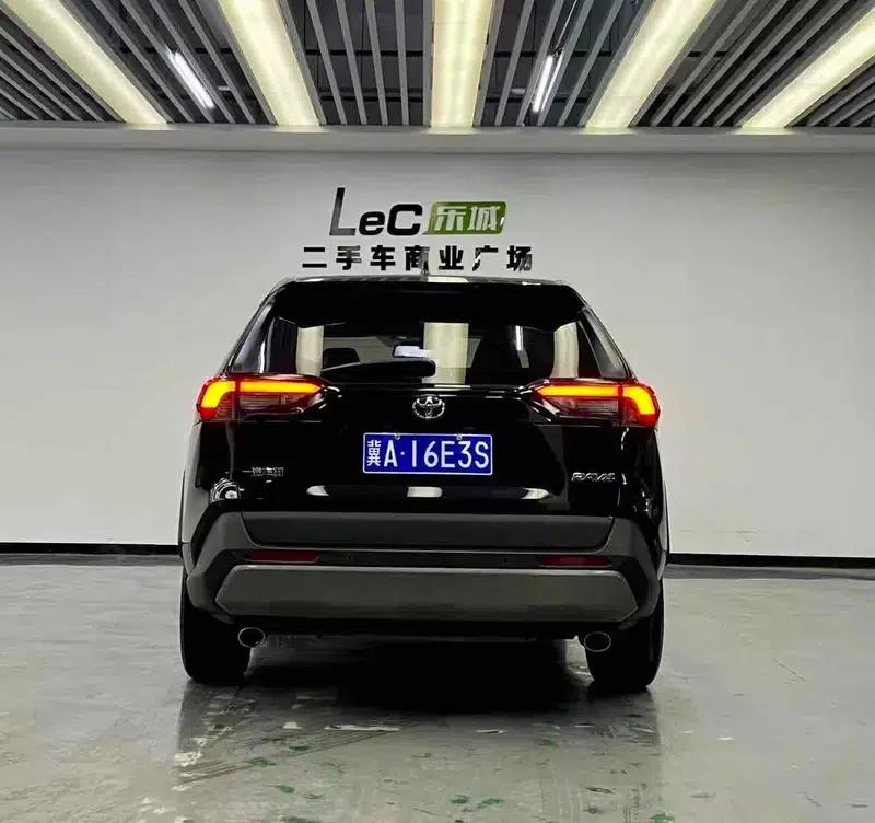 2023 RAV4 2.0L CVT 2WD Fashion Edition — миниатюра 5