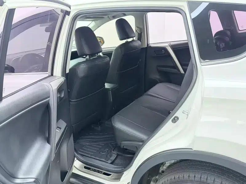 2016 RAV4 2.0L CVT 2WD Fashion Edition — миниатюра 18