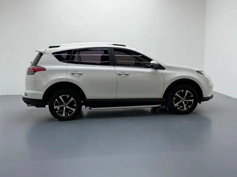 2016 RAV4 2.0L CVT 2WD Fashion Edition — миниатюра 8