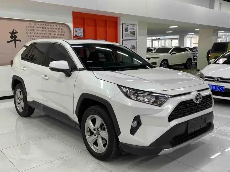 RAV4 2021 2.0L CVT 2WD Fashion Edition — миниатюра 3