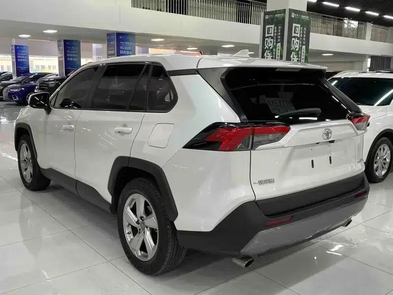 RAV4 2021 2.0L CVT 2WD Fashion Edition — миниатюра 4