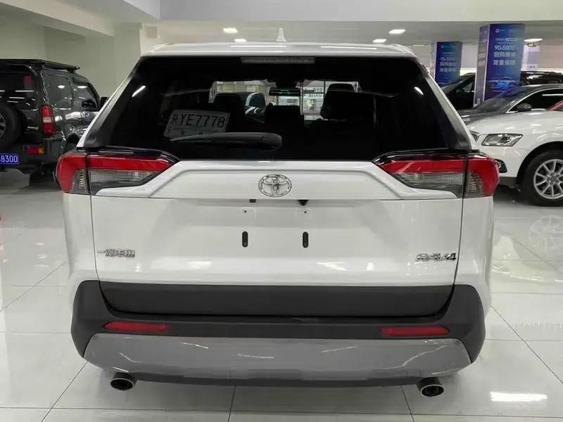 RAV4 2021 2.0L CVT 2WD Fashion Edition — миниатюра 5