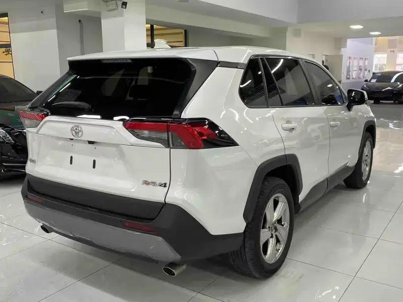 RAV4 2021 2.0L CVT 2WD Fashion Edition — миниатюра 6