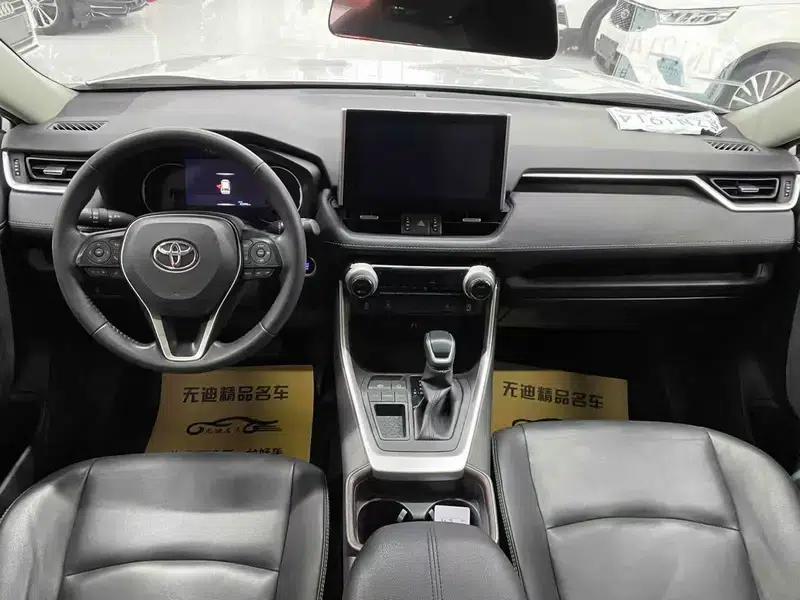 RAV4 2021 2.0L CVT 2WD Fashion Edition — миниатюра 7