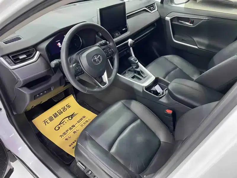 RAV4 2021 2.0L CVT 2WD Fashion Edition — миниатюра 8