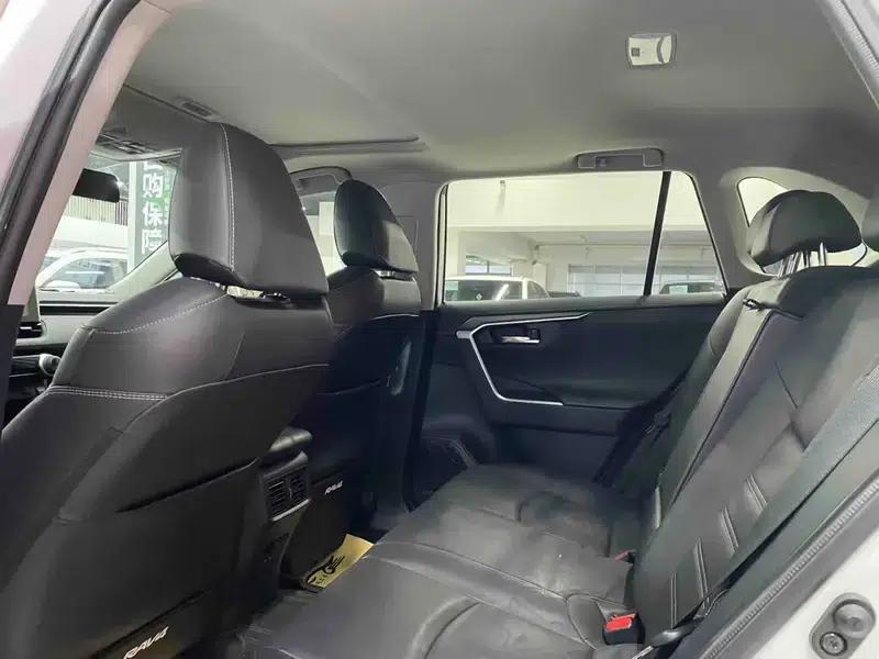 RAV4 2021 2.0L CVT 2WD Fashion Edition — миниатюра 9