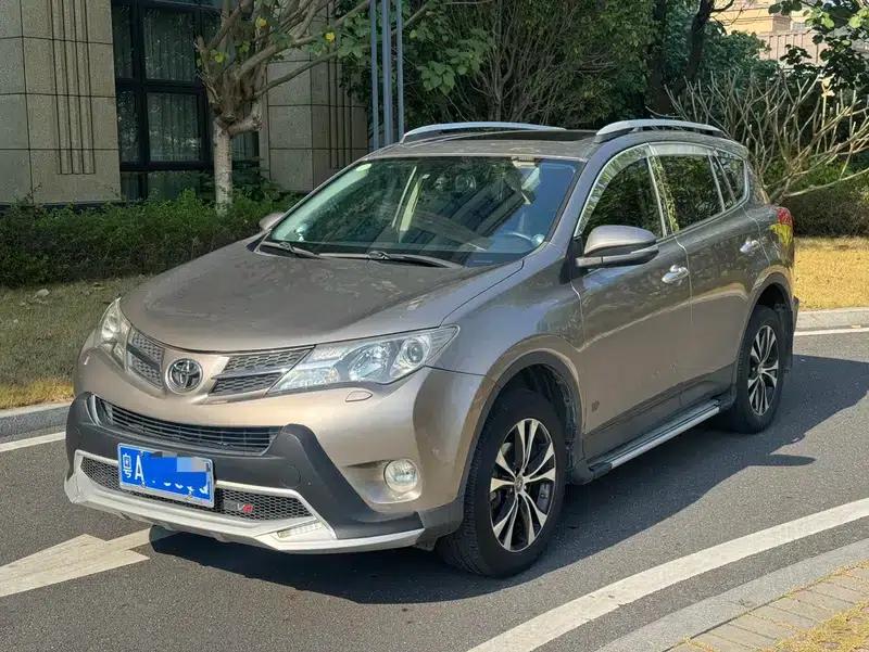 2015 RAV4 2.5L Automatic 4WD Luxury Edition — миниатюра 1