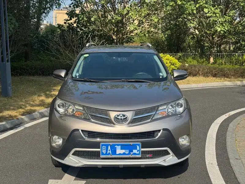 2015 RAV4 2.5L Automatic 4WD Luxury Edition — миниатюра 2