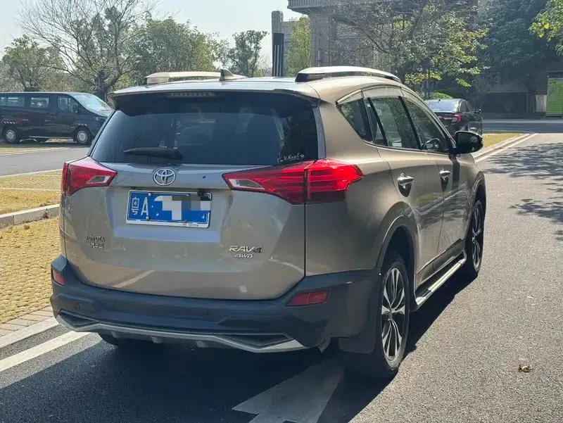 2015 RAV4 2.5L Automatic 4WD Luxury Edition — миниатюра 5