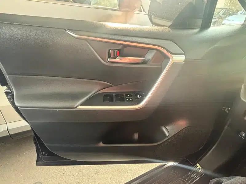 2021 Toyota RAV4 Hybrid 2.5L CVT 2WD Elite Edition — миниатюра 18