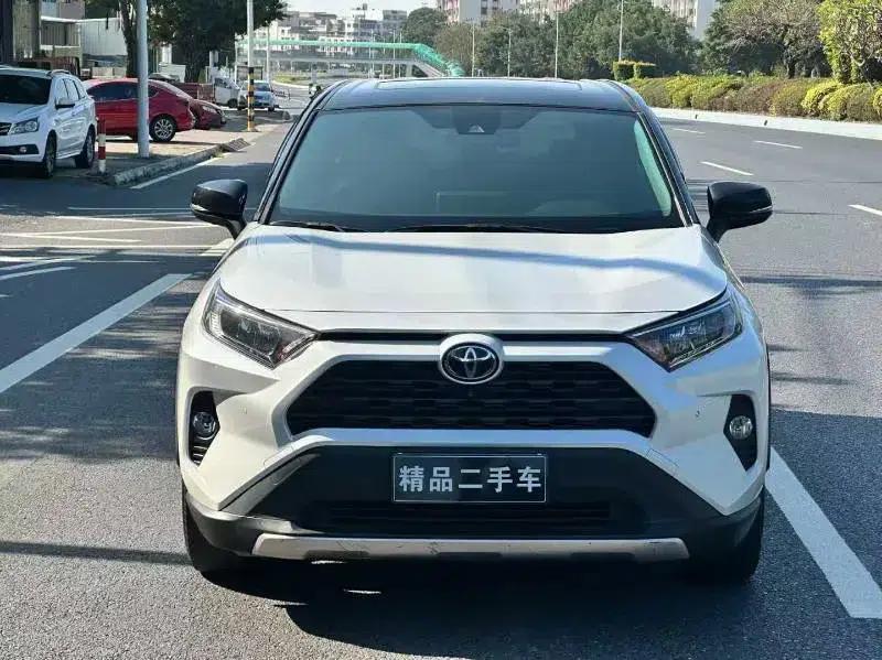2022 RAV4 2.0L CVT 2WD Fashion Plus Edition — миниатюра 2