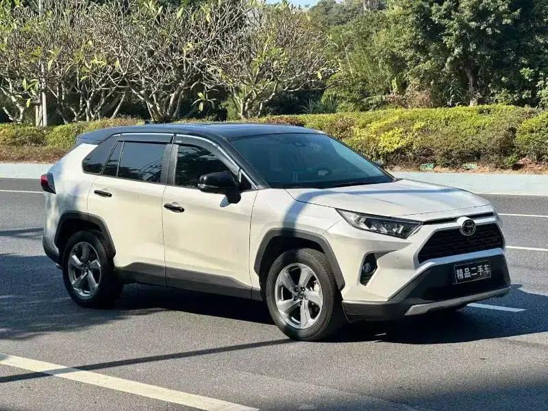 2022 RAV4 2.0L CVT 2WD Fashion Plus Edition — миниатюра 3