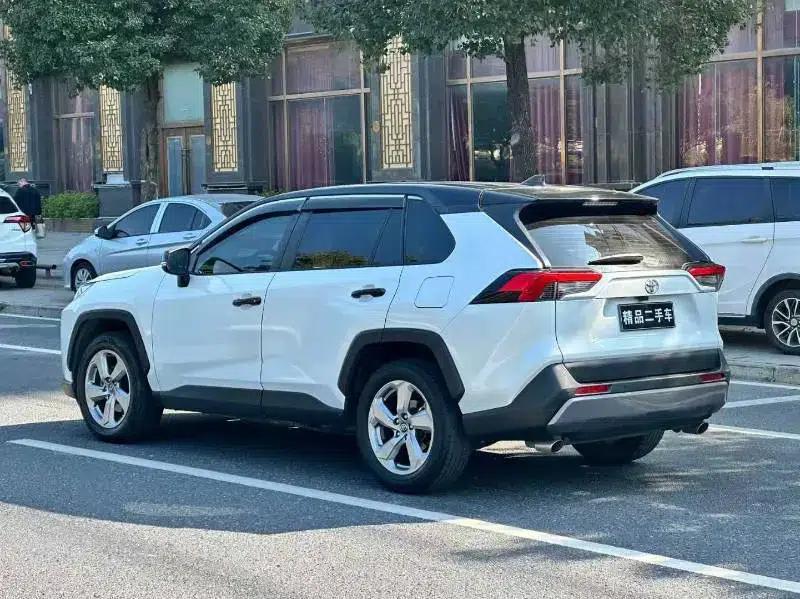 2022 RAV4 2.0L CVT 2WD Fashion Plus Edition — миниатюра 4