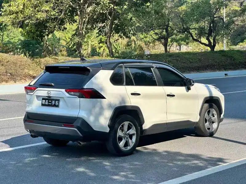 2022 RAV4 2.0L CVT 2WD Fashion Plus Edition — миниатюра 6