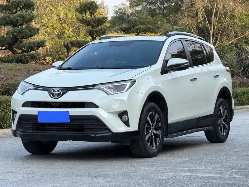 2016 RAV4 2.0L CVT 2WD Fashion Edition — миниатюра 1