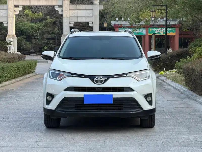 2016 RAV4 2.0L CVT 2WD Fashion Edition — миниатюра 2