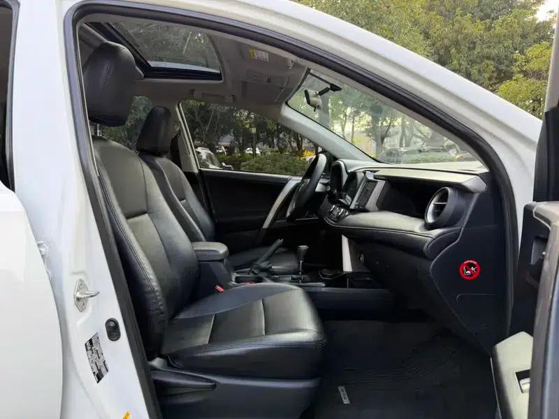 2016 RAV4 2.0L CVT 2WD Fashion Edition — миниатюра 19