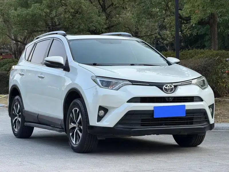2016 RAV4 2.0L CVT 2WD Fashion Edition — миниатюра 3