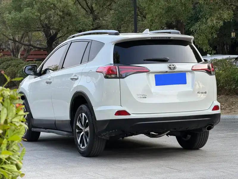 2016 RAV4 2.0L CVT 2WD Fashion Edition — миниатюра 4