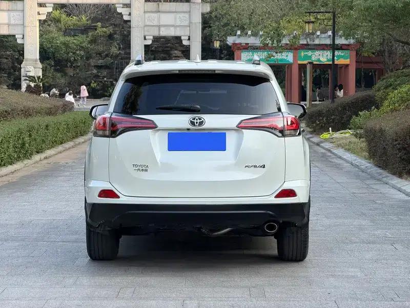 2016 RAV4 2.0L CVT 2WD Fashion Edition — миниатюра 5